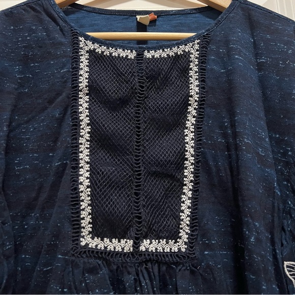 Anthropologie Pilcro Blouse XS Navy Blue White Embroidered Peplum Pullover Top - Picture 3 of 7